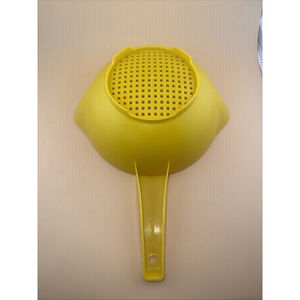 Vintage TUPPERWARE 1 QUART YELLOW STRAINER~Colander~USA~ Retired - Picture 6 of 6